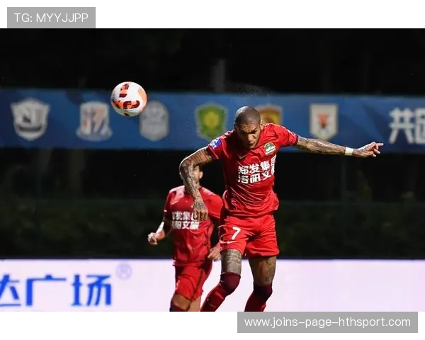 上海海港前锋李明突破建功，徐新助攻得手：一场海港之夜的战术与情感