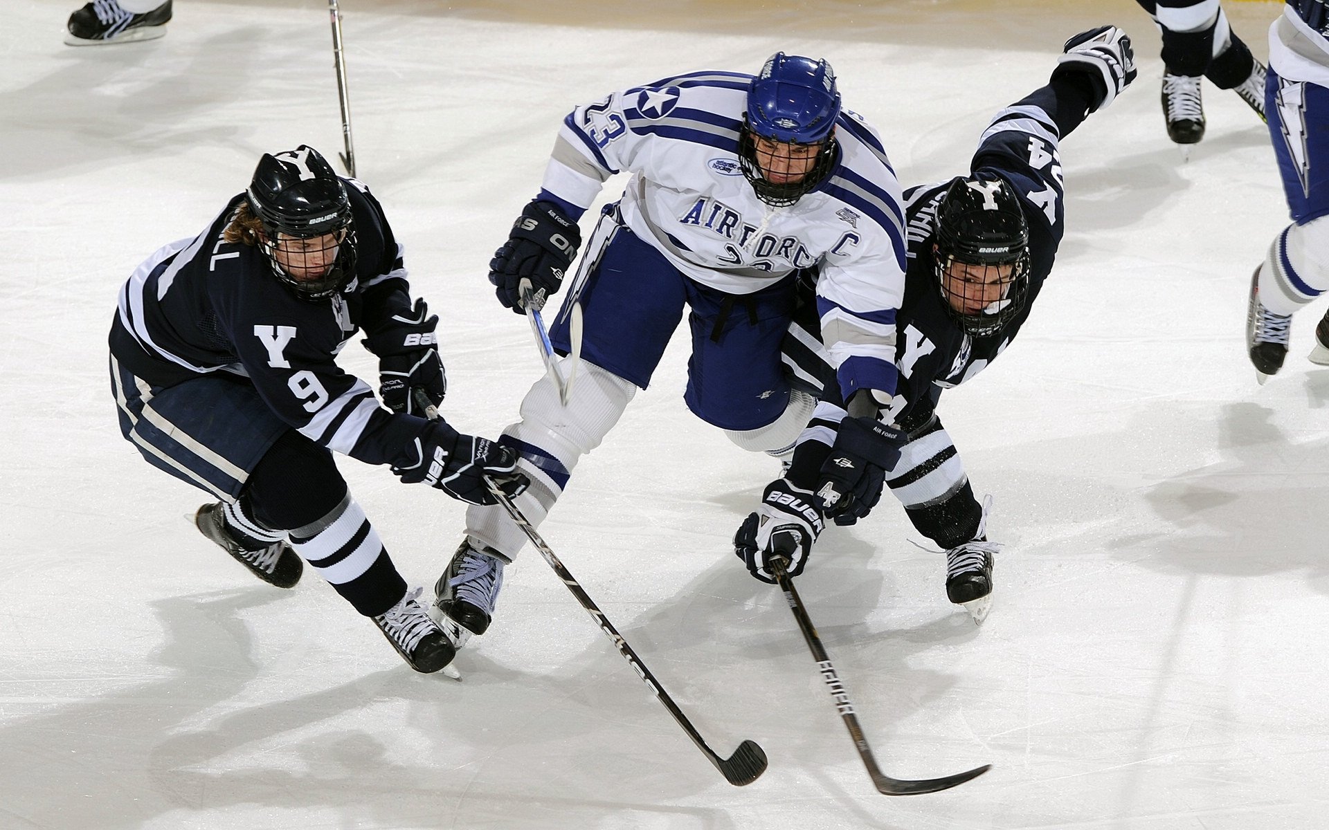 曼联关键比赛备受关注